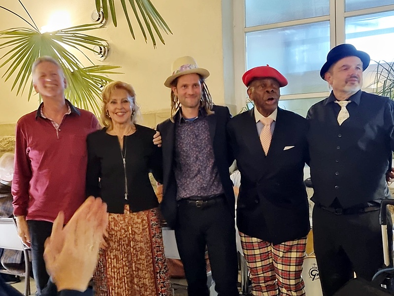 Abschiedsabend vom Logo mit Künstler Gästen